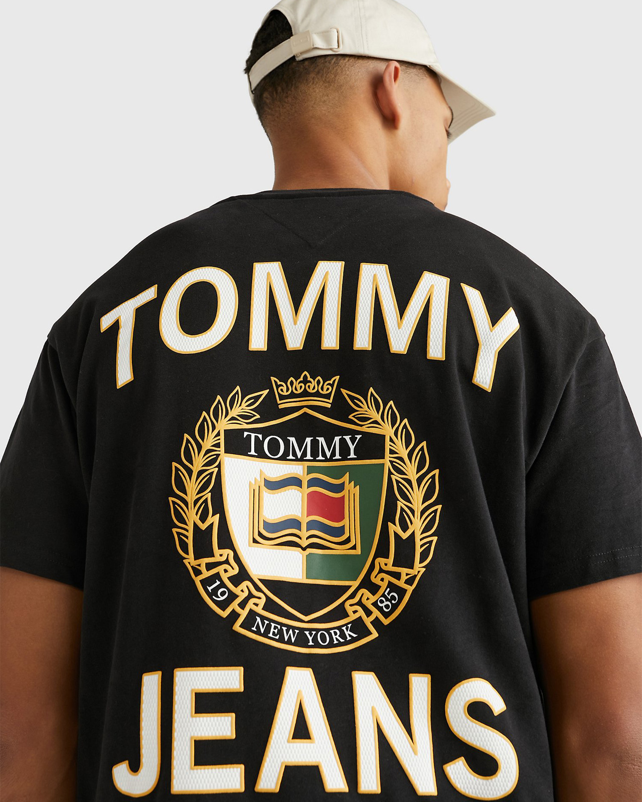 Tommy Jeans crest logo black