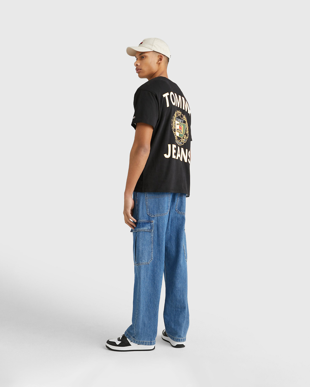 Tommy Jeans crest logo black