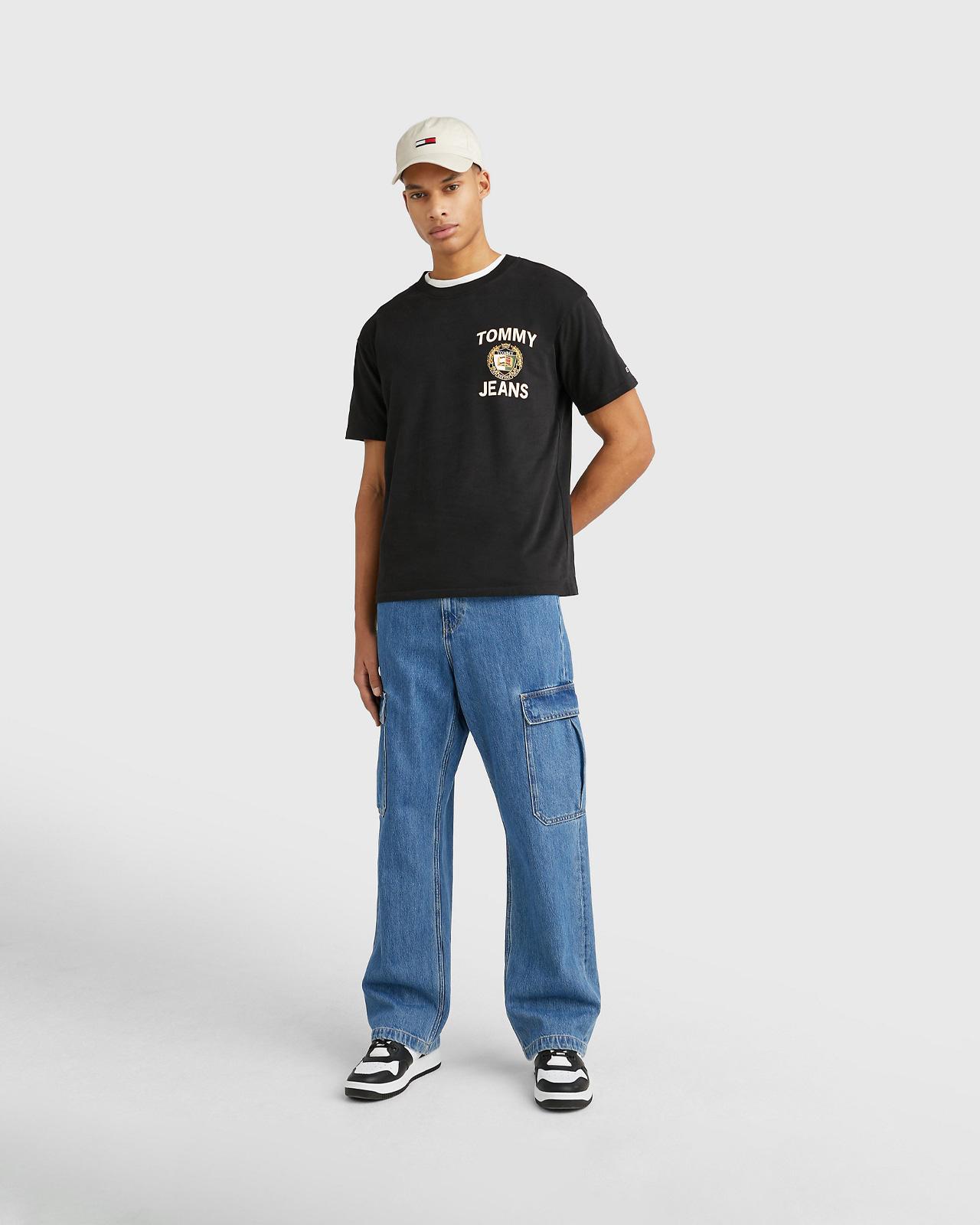 Tommy Jeans crest logo black